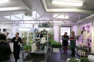 Candidates assessing student in the flower shop at KEUDA.