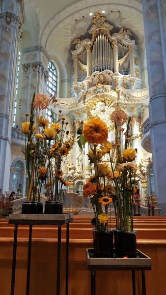 Blumenschmuck tum Erntedank in der Frauenkirche Dresden 2018