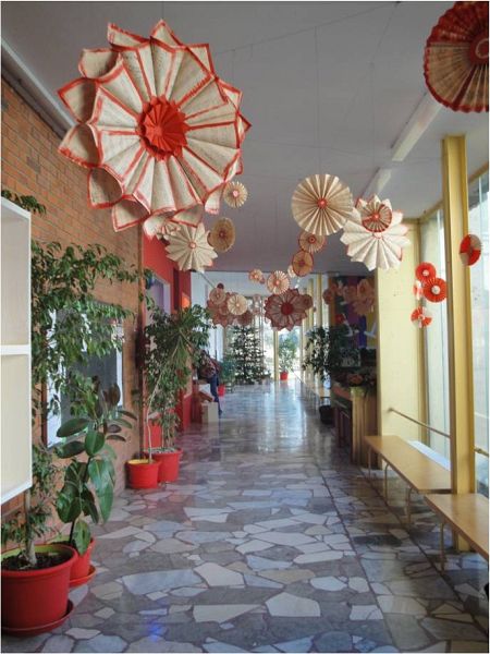 Christmas decoration of the school hall (2)